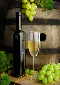 Barril vinho taca uvas